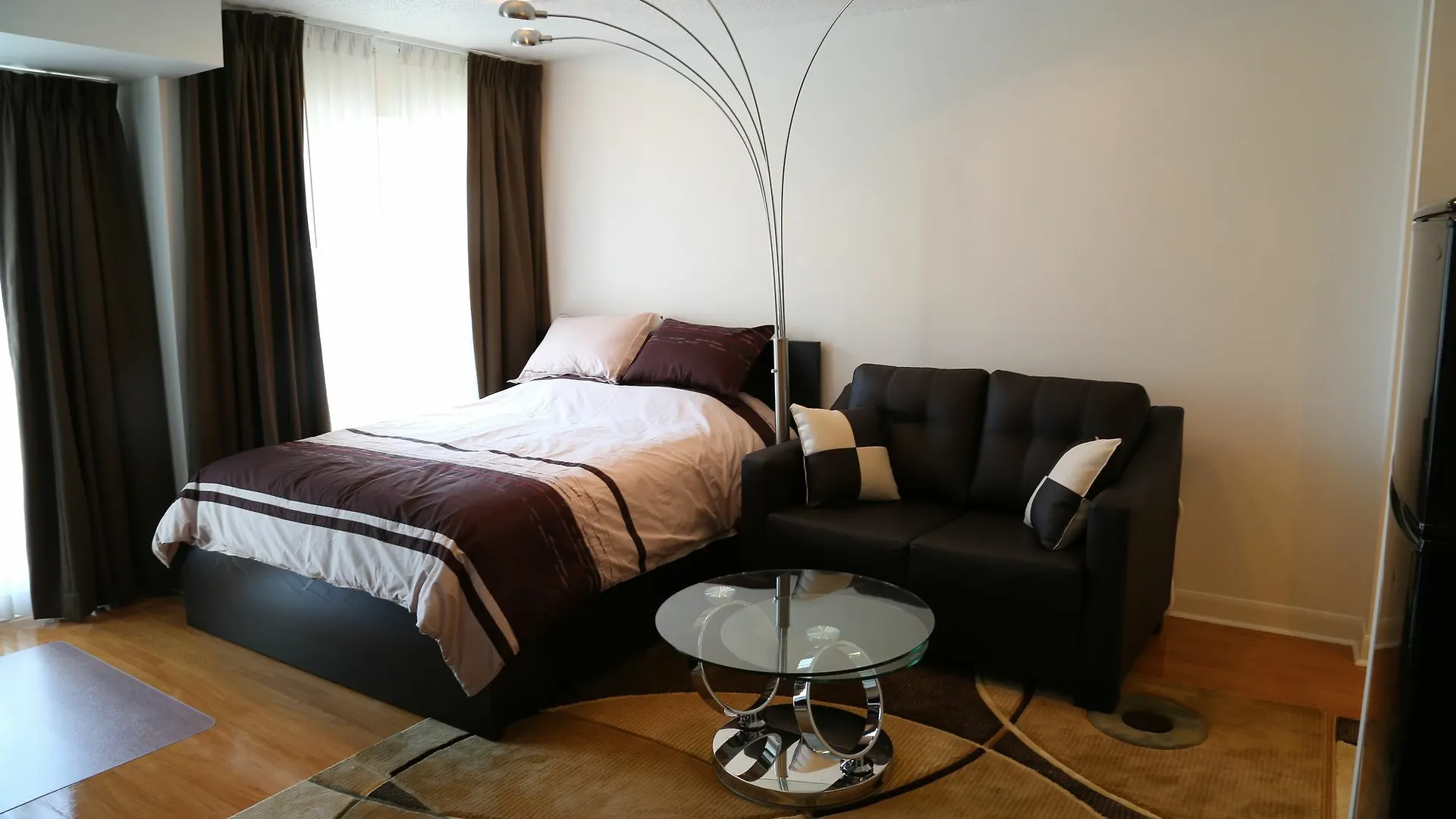 Visitor Accommodation 토론토