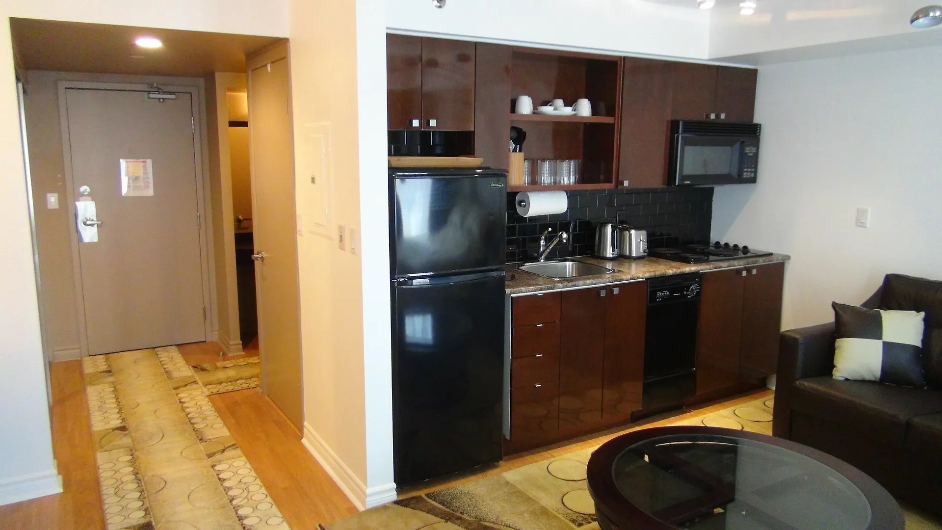 Visitor Accommodation 토론토