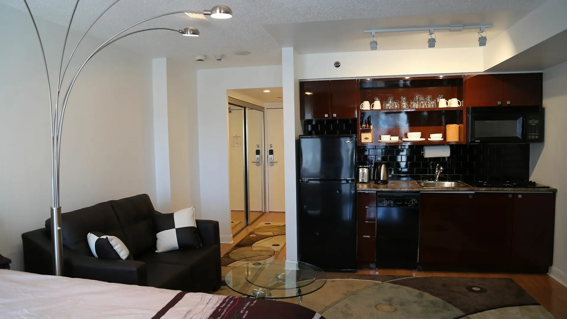 Visitor Accommodation 토론토