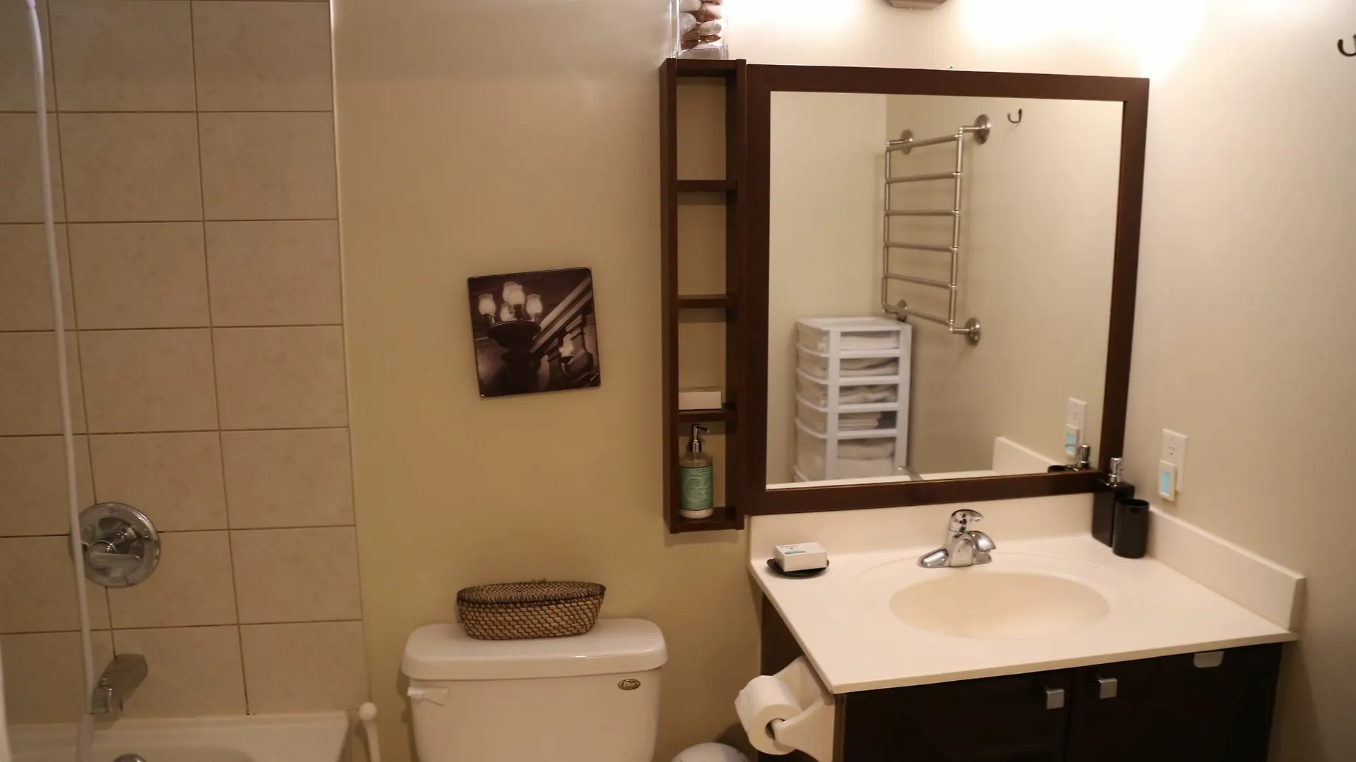 Visitor Accommodation 토론토 아파트